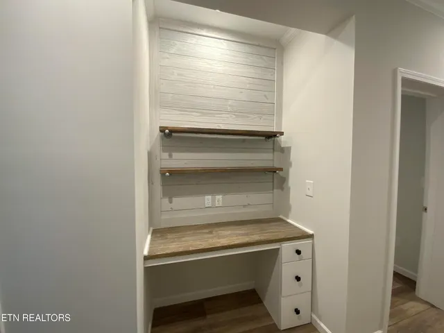 $465,000 | 436 Pilot Mountain Road, Sunbright, TN 37872