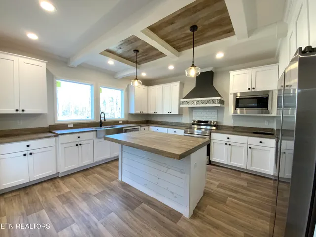 $465,000 | 436 Pilot Mountain Road, Sunbright, TN 37872