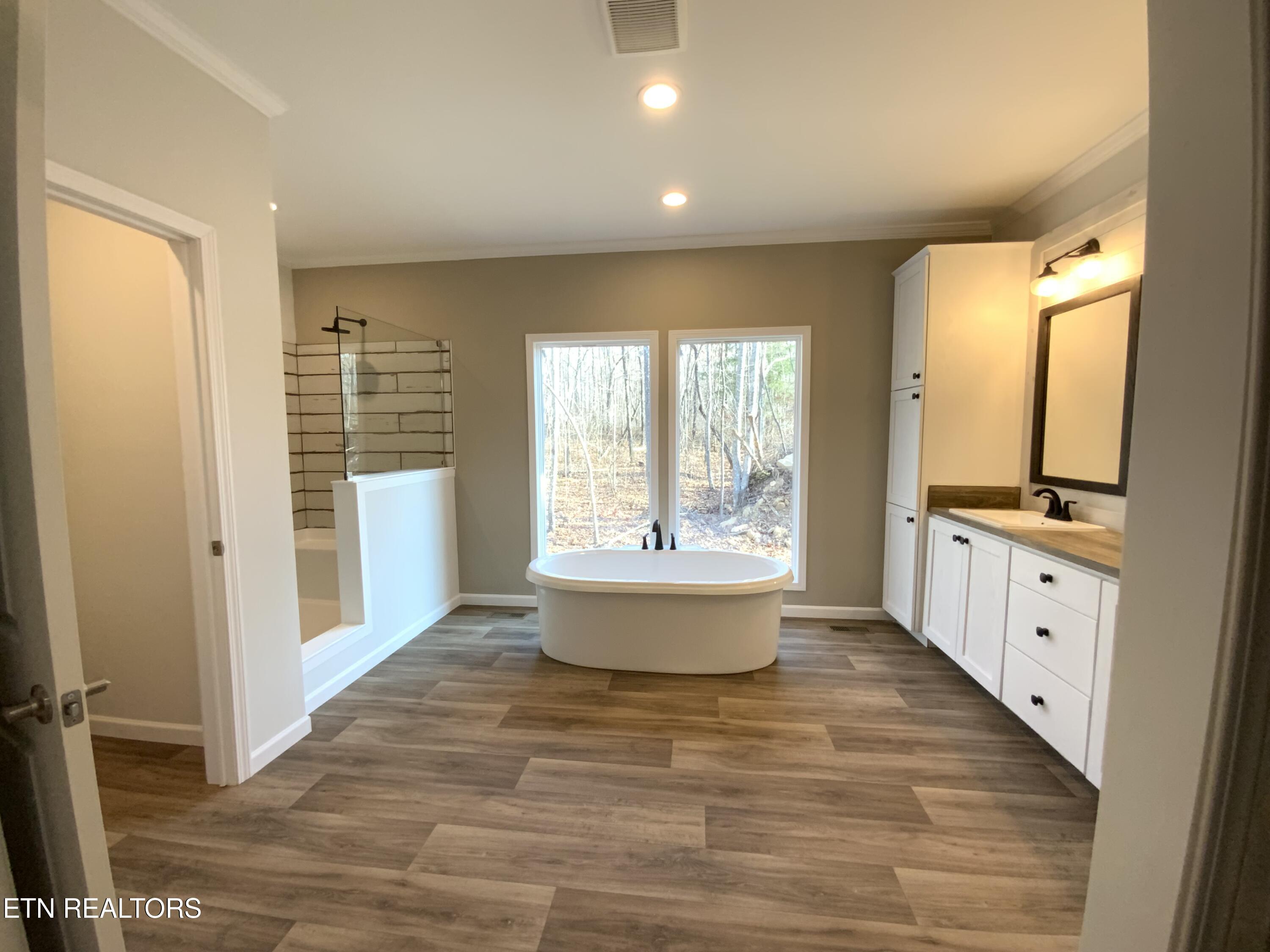 436 Pilot Mountain Road Sunbright, TN 37872 - Photo 8 of 25 IMG_2984