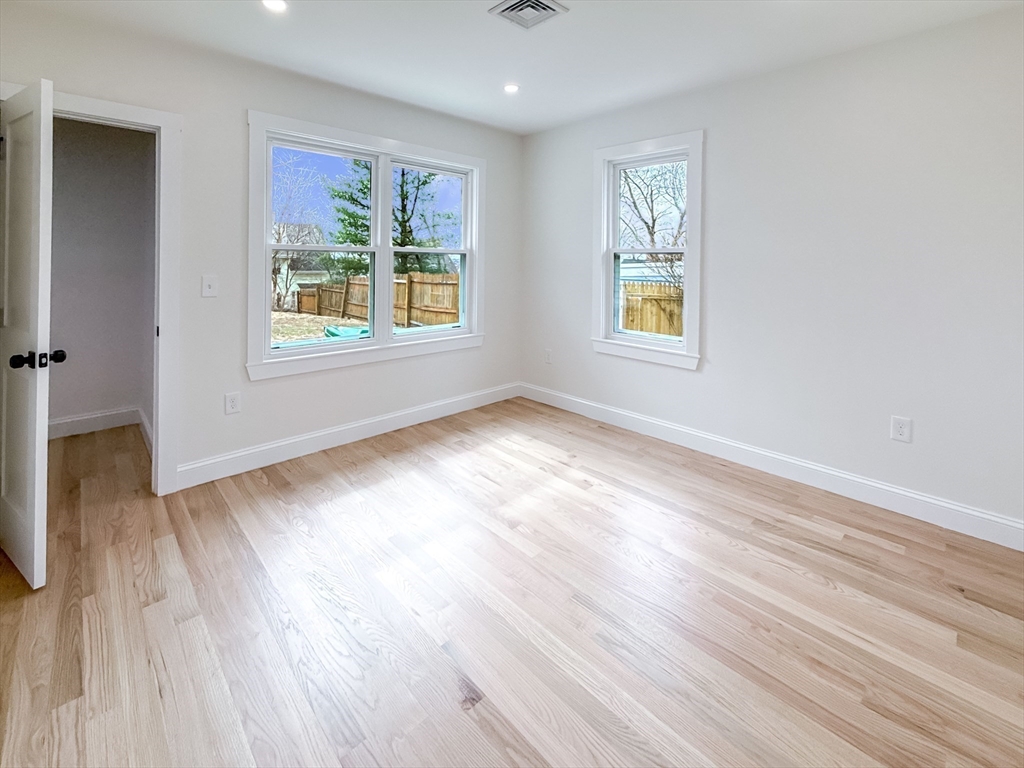 23 Murray Hill Road Medford, MA 02155 - Photo 12 of 16