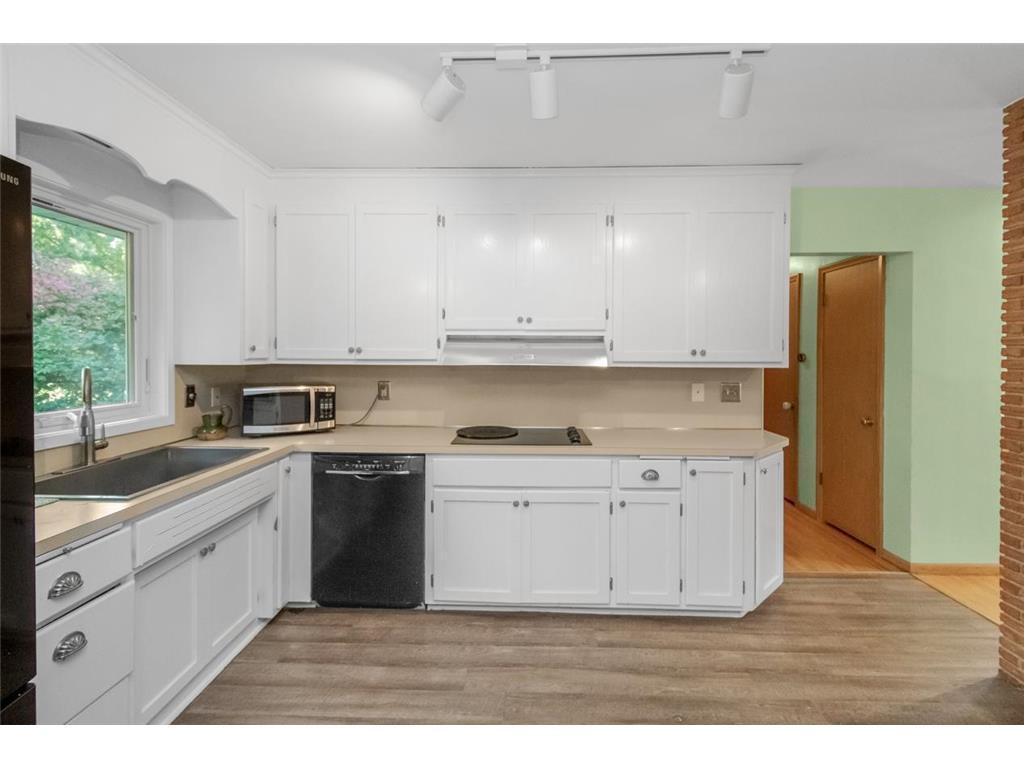 560 Spring Street Mendota Heights, MN 55118 - Photo 11 of 30 Gallery Image 11