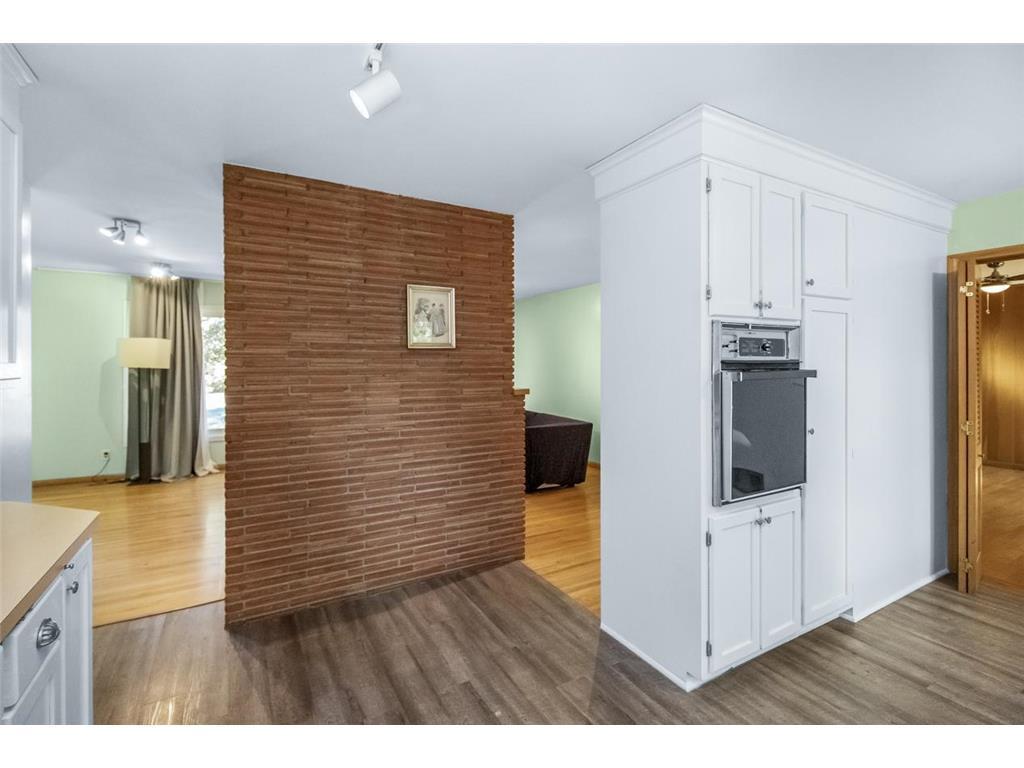 560 Spring Street Mendota Heights, MN 55118 - Photo 12 of 30 Gallery Image 12