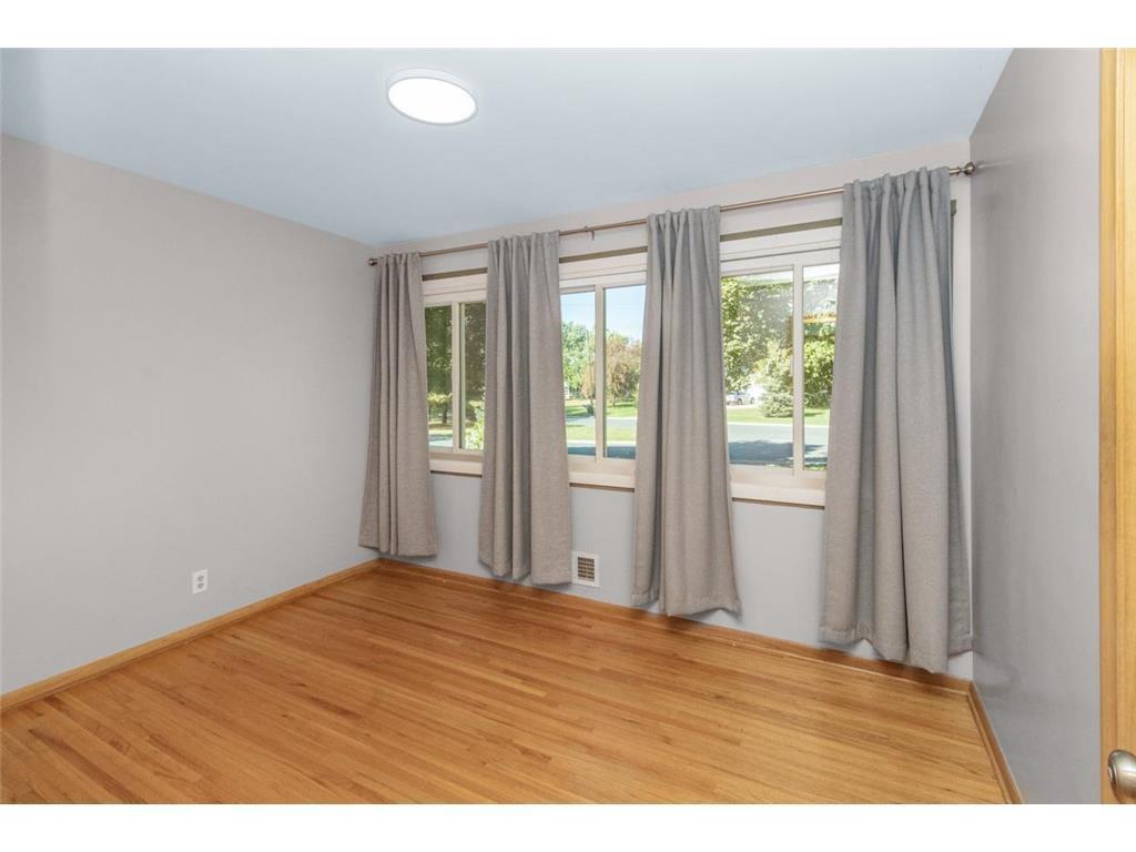 560 Spring Street Mendota Heights, MN 55118 - Photo 20 of 30 Gallery Image 20