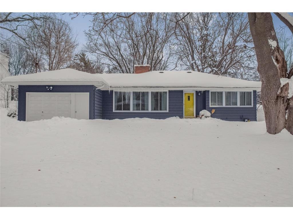 560 Spring Street Mendota Heights, MN 55118 - Photo 3 of 30 Gallery Image 3