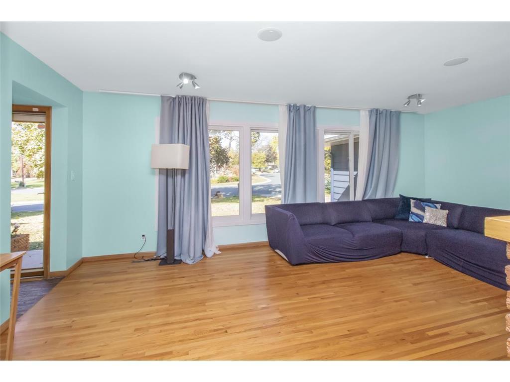 560 Spring Street Mendota Heights, MN 55118 - Photo 6 of 30 Gallery Image 6
