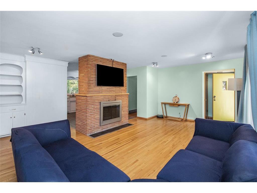 560 Spring Street Mendota Heights, MN 55118 - Photo 8 of 30 Gallery Image 8