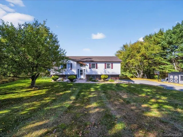 $600,000 | 50 Cunningham Lane, Poughquag, NY 12570