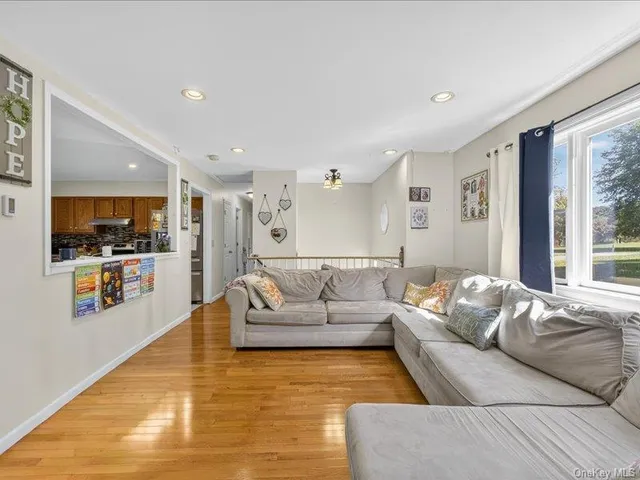 $600,000 | 50 Cunningham Lane, Poughquag, NY 12570