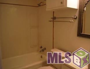1218 Boreas Drive Baton Rouge, LA 70816 - Photo 4 of 12 Hall bath