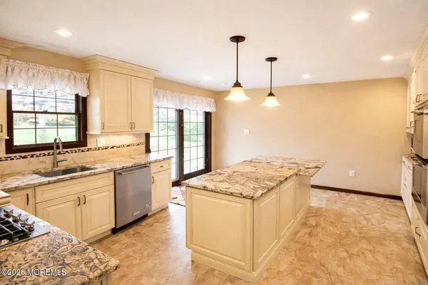 $899,999 | 255 Double Creek Parkway, Freehold, NJ 07728