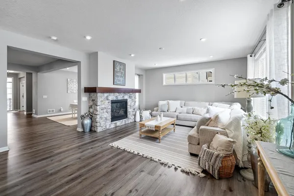 $850,000 | 145 Maple Terrace, Waconia, MN 55387
