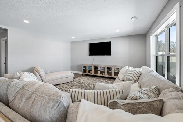 $850,000 | 145 Maple Terrace, Waconia, MN 55387