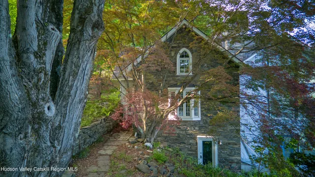 a house view with a outdoor space