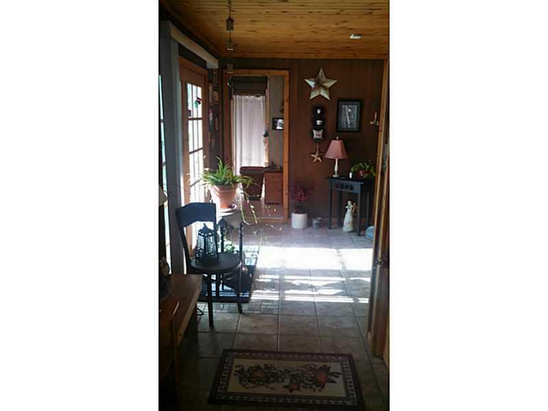 228 Glen Eden Road Rochester, PA 15074 - Photo 4 of 25 Entry/Foyer.