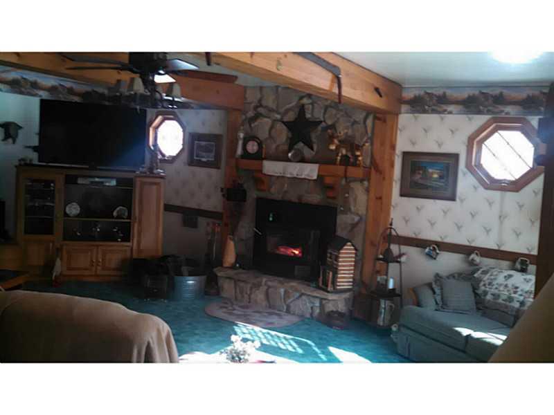 228 Glen Eden Road Rochester, PA 15074 - Photo 5 of 25 Living Room.