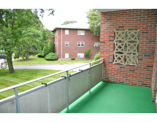 52 Jacqueline Road, Unit 5 Waltham, MA 02452 - Photo 8 of 10 Gallery Image 8