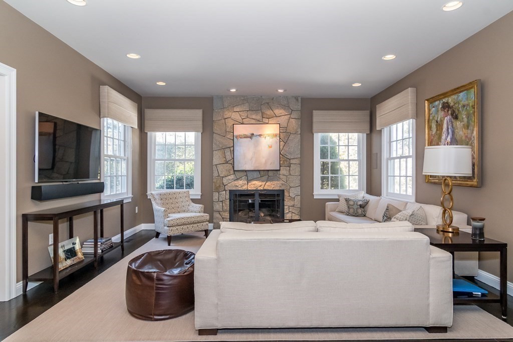 81 Monadnock Road Wellesley, MA 02481 - Photo 7 of 22