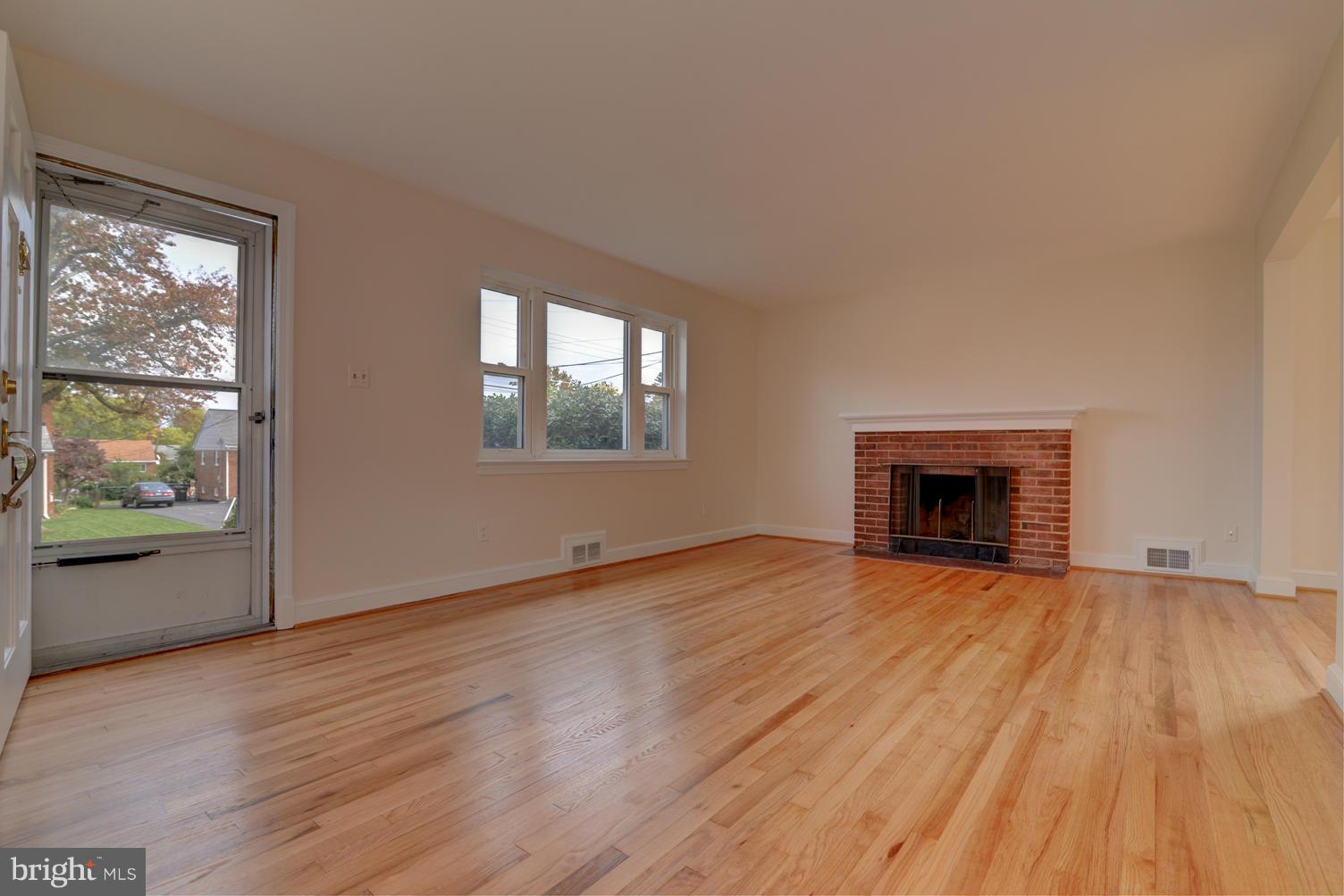 5902 Craig Street Springfield, VA 22150 - Photo 3 of 21 Living Room