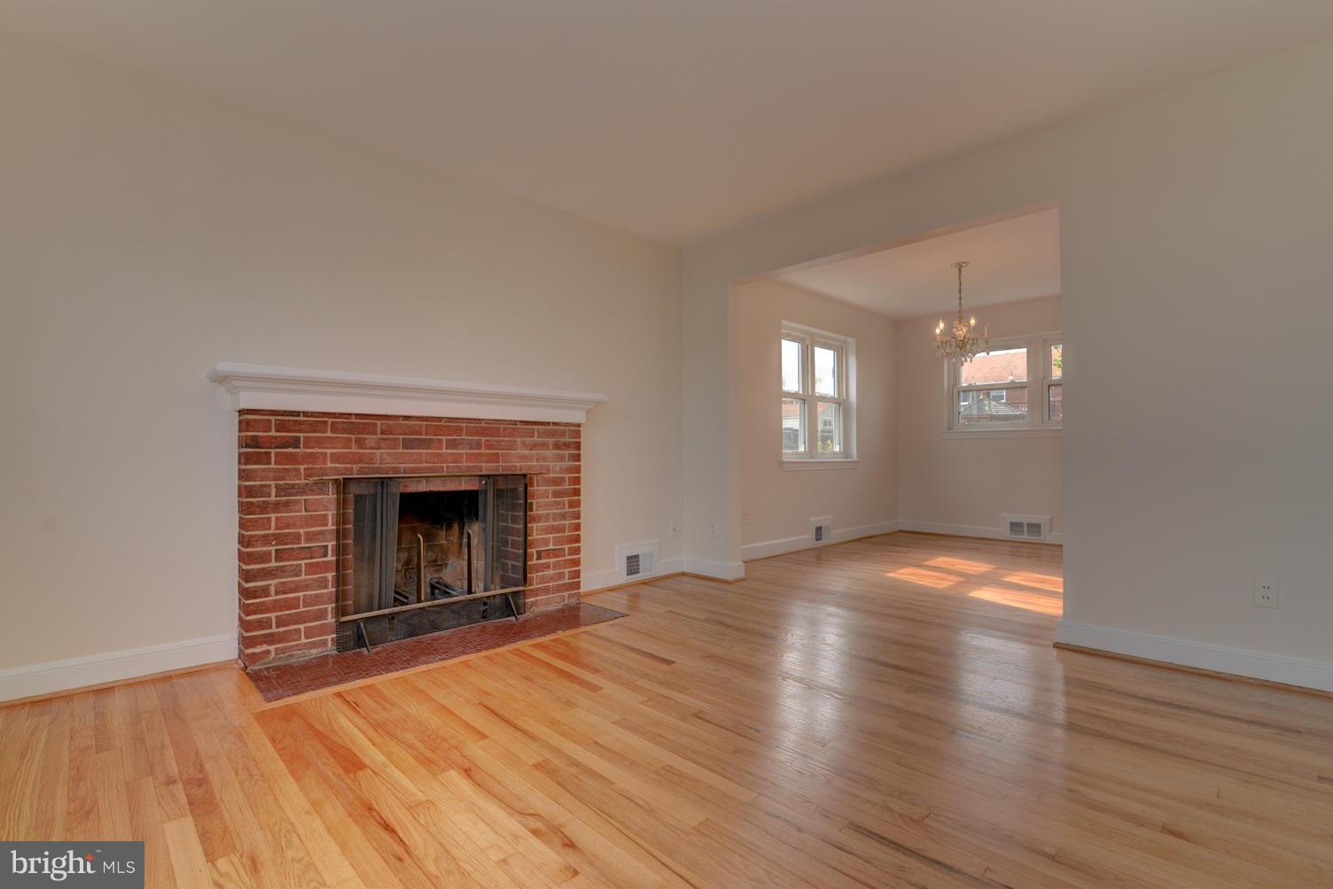 5902 Craig Street Springfield, VA 22150 - Photo 4 of 21 Living Room