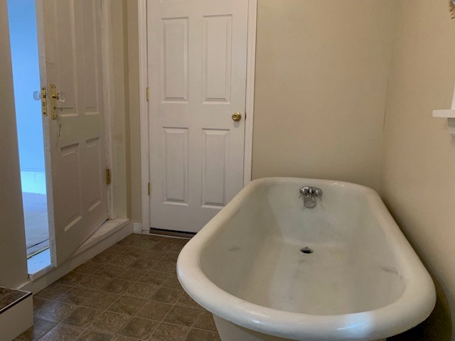 1217 17th Street Columbus, GA 31901 - Photo 13 of 20 a bathroom with a bathtub