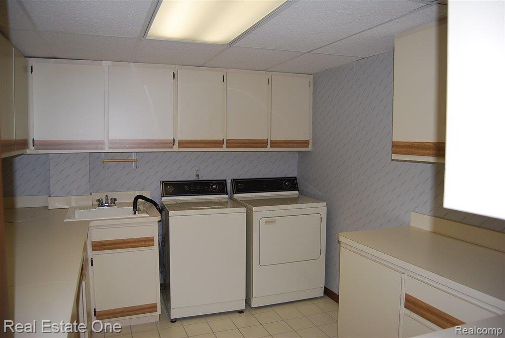 922 GreenView Court, Unit 22 Rochester, MI 48307 - Photo 22 of 24 Entire Laundry Room