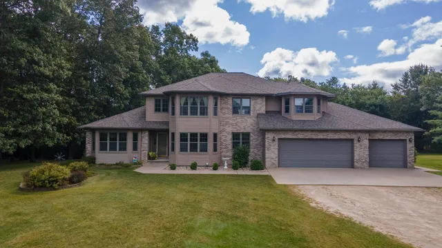 $599,900 | 703 Sandy Pines Court, Redgranite, WI 54970