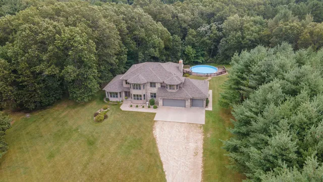 $599,900 | 703 Sandy Pines Court, Redgranite, WI 54970