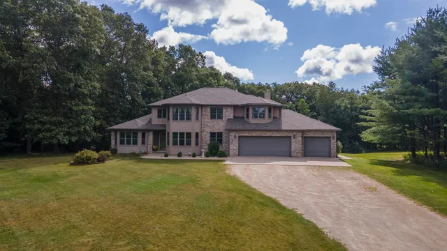 $599,900 | 703 Sandy Pines Court, Redgranite, WI 54970