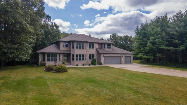 $599,900 | 703 Sandy Pines Court, Redgranite, WI 54970
