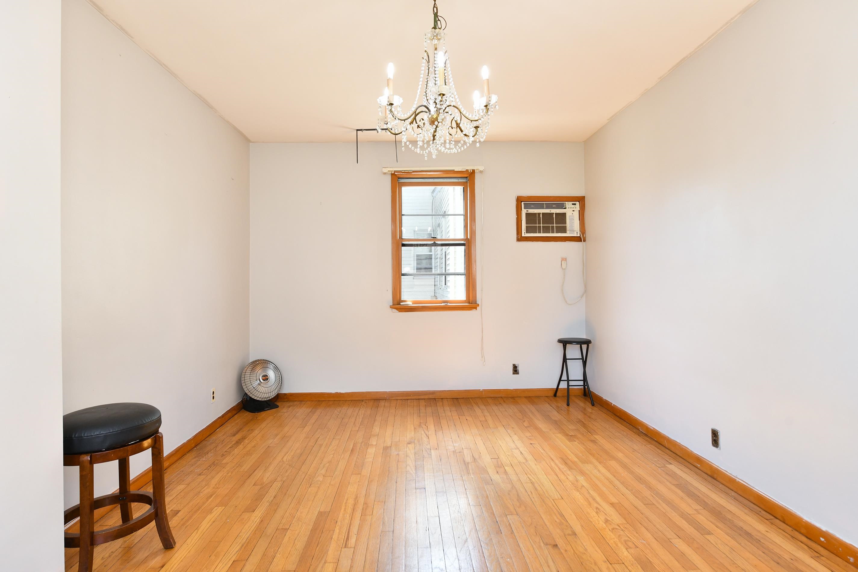 241 Maple Street Secaucus, NJ 07094 - Photo 6 of 34