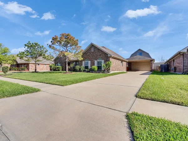 $429,000 | 6827 Davy Crockett Drive, Manvel, TX 77578