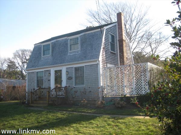 26 Lagoon Road Oak Bluffs, MA 02557 - Photo 2 of 14 http://d1qzqeyxiitrap.cloudfront.net/photos/27869/600/5a033fd7.jpg