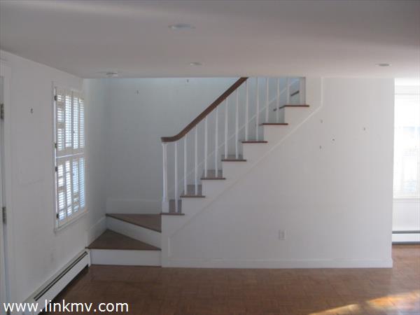 26 Lagoon Road Oak Bluffs, MA 02557 - Photo 6 of 14 http://d1qzqeyxiitrap.cloudfront.net/photos/27869/600/522fb62f.jpg
