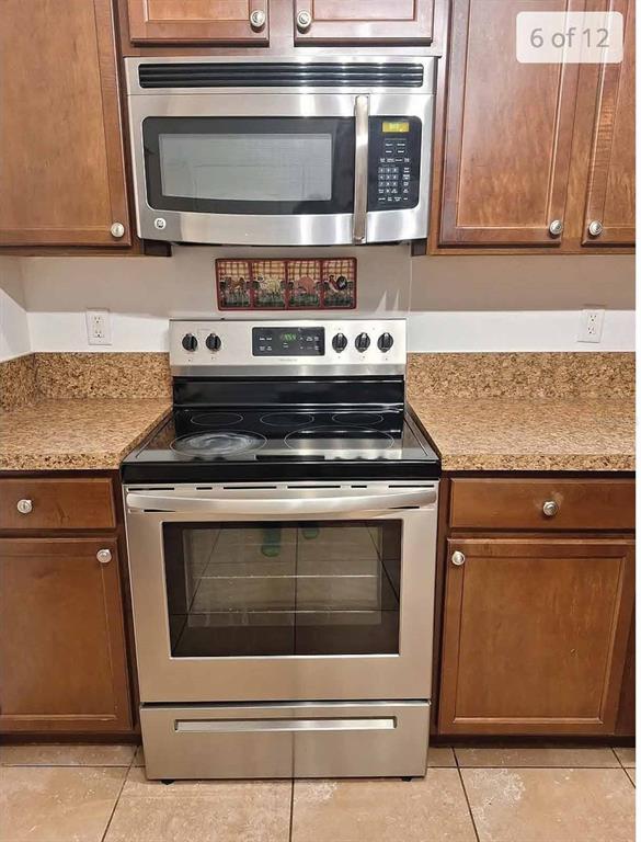 3321 Windleshore Way Sanford, FL 32773 - Photo 11 of 20 a stove top oven sitting inside of a kitchen