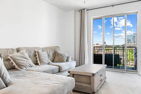 $375,000 | 437 West Division Street, Unit 814, Chicago, IL 60610