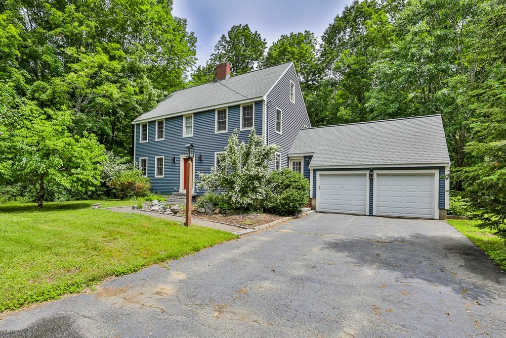 10 Byfield Road Groveland, MA 01834 - Photo 1 of 32 Gallery Image 1