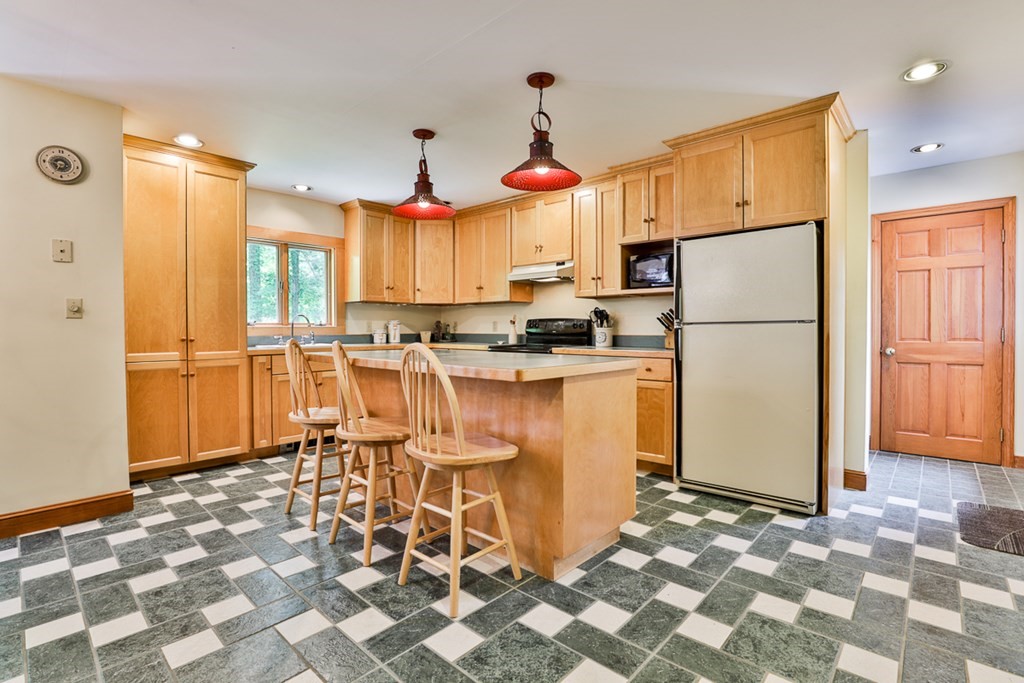 10 Byfield Road Groveland, MA 01834 - Photo 17 of 32 Gallery Image 17