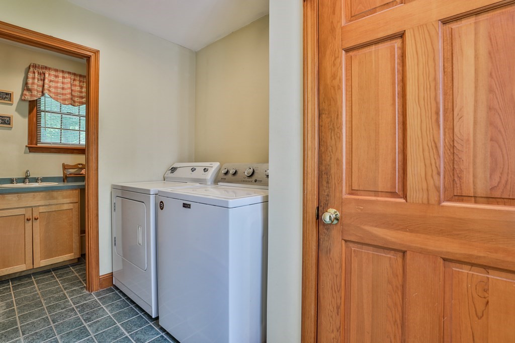 10 Byfield Road Groveland, MA 01834 - Photo 21 of 32 Gallery Image 21