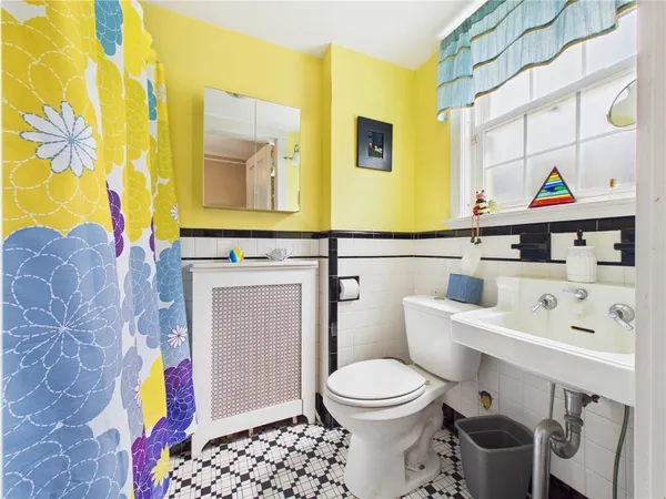 $699,900 | 246 Harris Avenue, Woonsocket, RI 02895