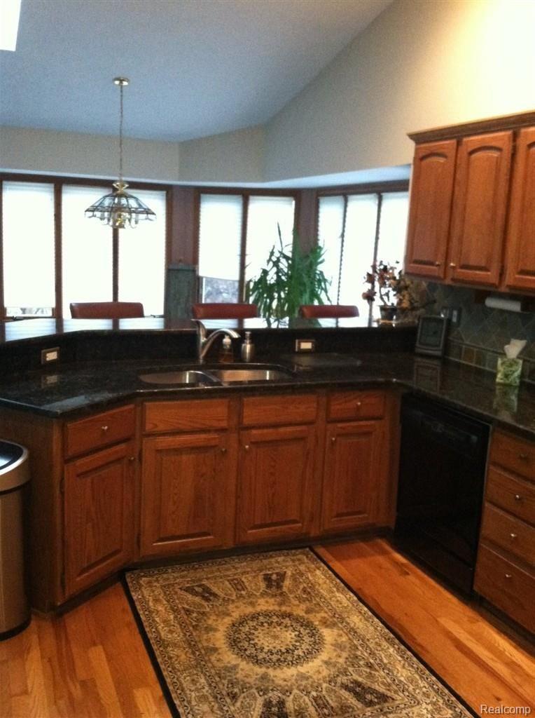 6686 Ridgeview Drive, Unit 41 Clarkston, MI 48346 - Photo 7 of 8 6686 Ridgeview kitchen.JPG