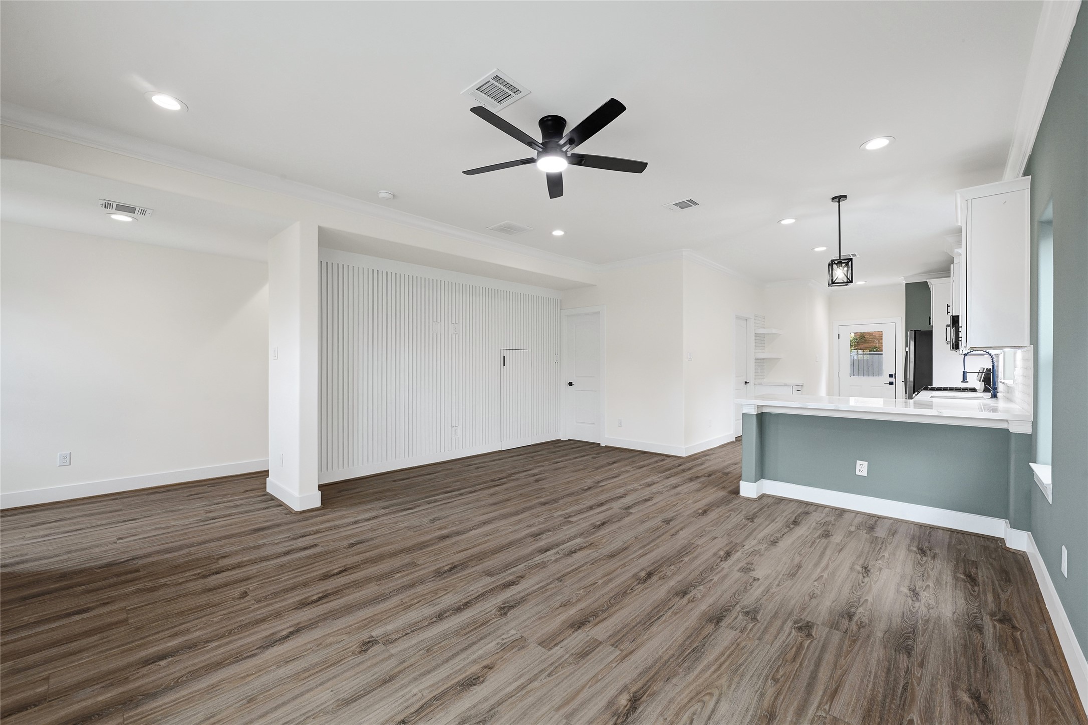 3834 Mt Pleasant Street Houston, TX 77021 - Photo 35 of 50 an empty room with wooden floor and windows