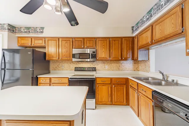 $465,000 | 16352 Country Knoll Drive, Northville, MI 48168