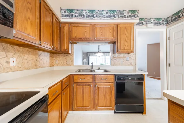 $465,000 | 16352 Country Knoll Drive, Northville, MI 48168