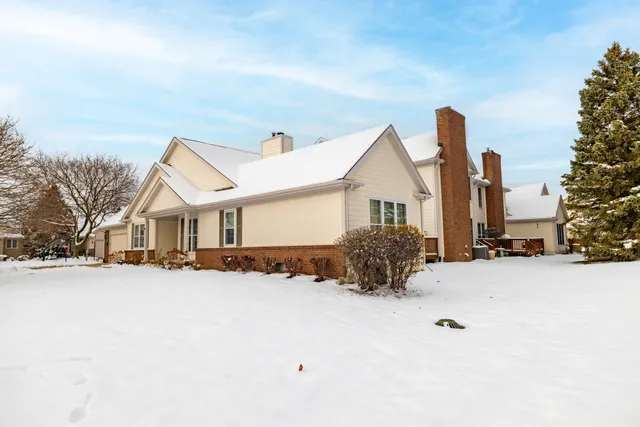 $465,000 | 16352 Country Knoll Drive, Northville, MI 48168