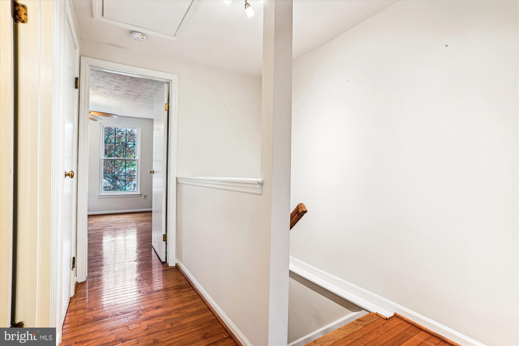 1637 Fieldthorn Drive Reston, VA 20194 - Photo 15 of 41 Hall