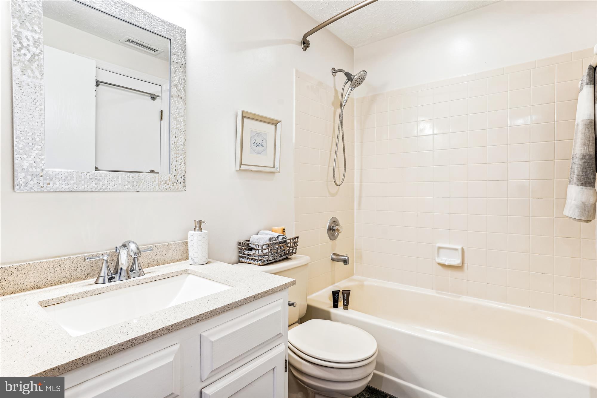 1637 Fieldthorn Drive Reston, VA 20194 - Photo 19 of 41 Bath