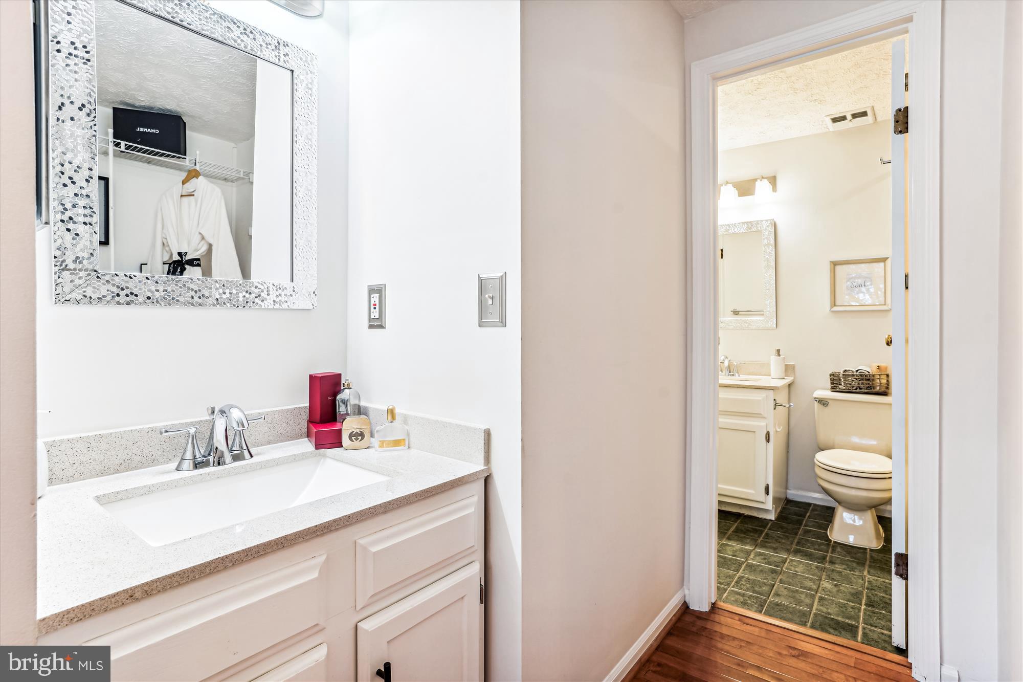 1637 Fieldthorn Drive Reston, VA 20194 - Photo 31 of 41 Vanity