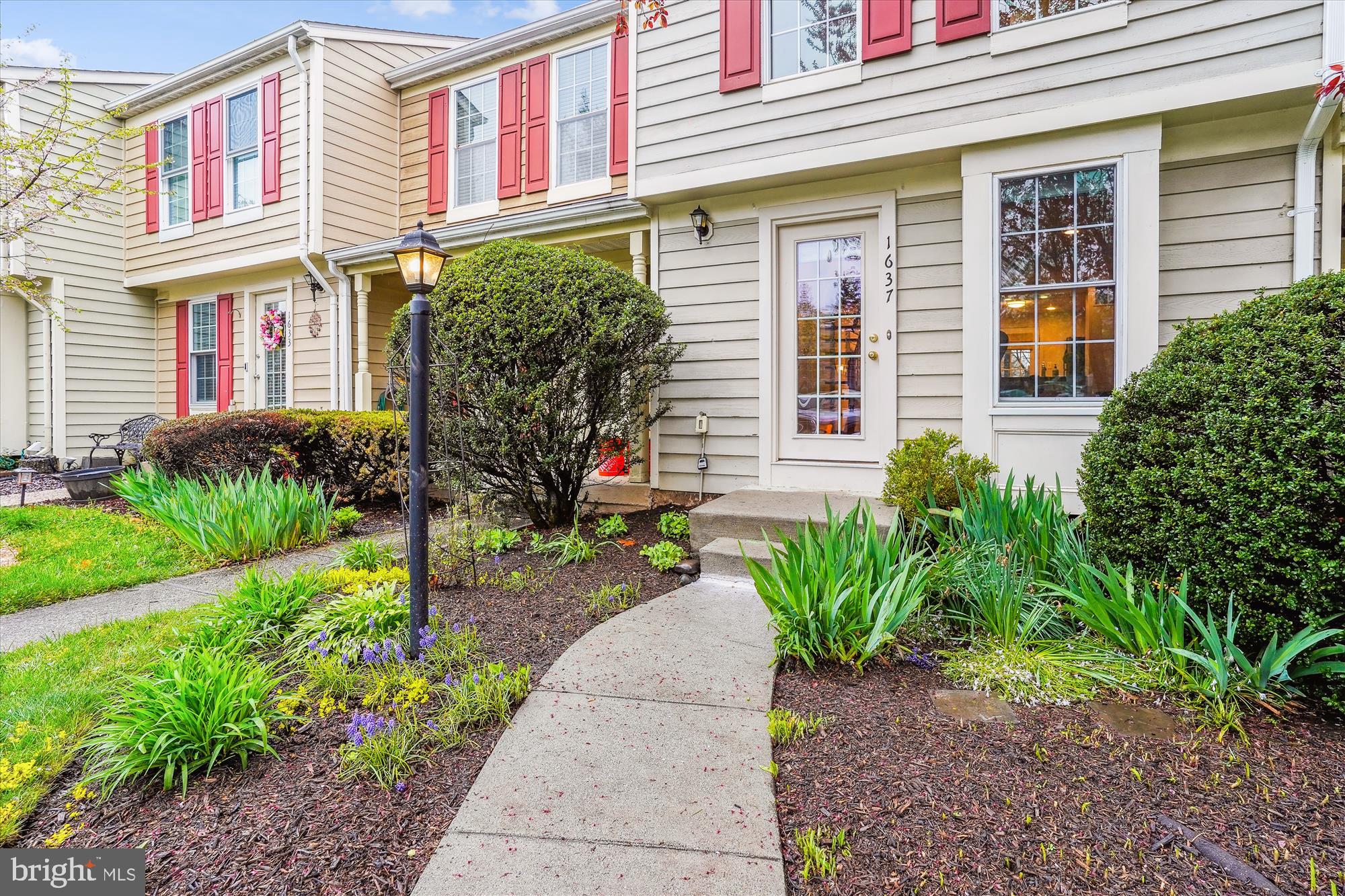 1637 Fieldthorn Drive Reston, VA 20194 - Photo 4 of 41 Front Elevation