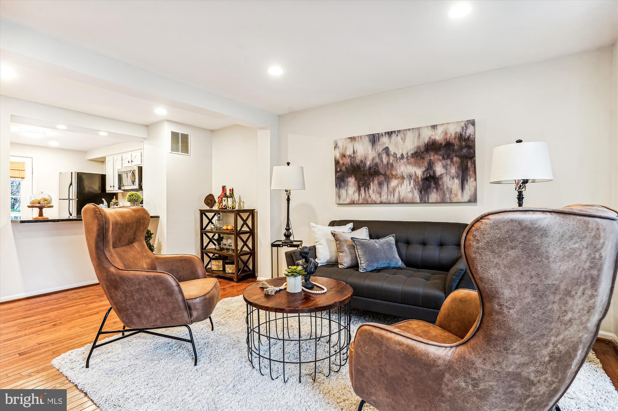 1637 Fieldthorn Drive Reston, VA 20194 - Photo 6 of 41 Living Room
