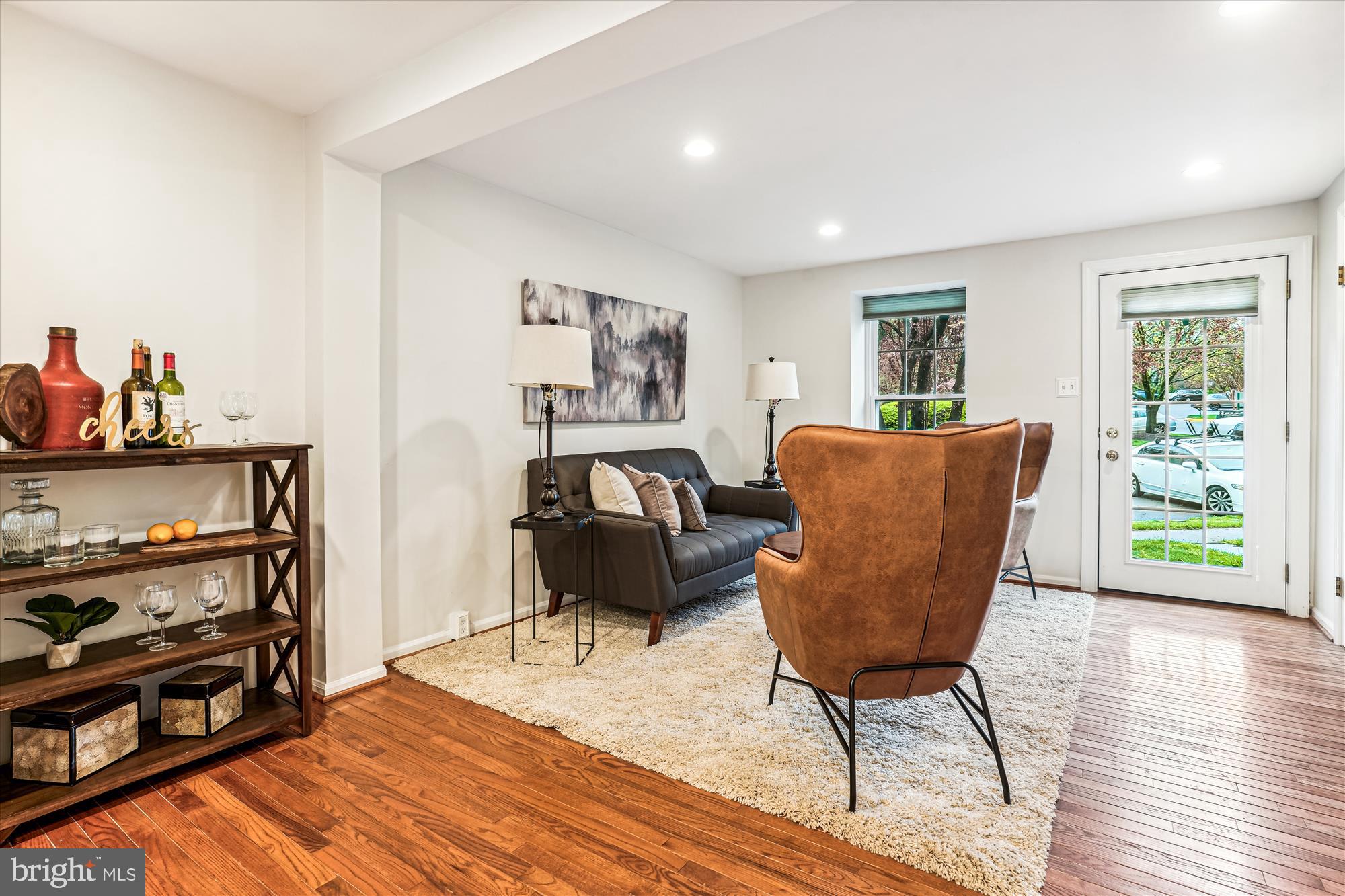 1637 Fieldthorn Drive Reston, VA 20194 - Photo 7 of 41 Living Room